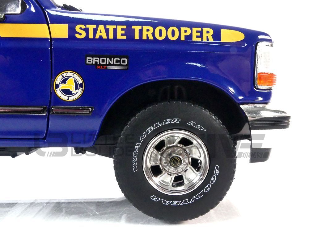 1996 Ford Bronco XLT(green light) 1/18限定 19121 - GREENLIGHT COLLECTIBLES 1/18 - FORD Bronco XLT New York