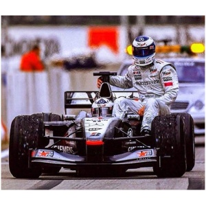 MINICHAMPS 1/18 - MCLAREN Mercedes MP4/16 - Spanish GP 2001 (D. Couthard)