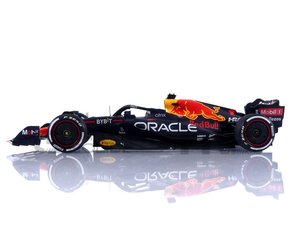 18S764 – SPARK 1/18 - レッドブル RB18 - マイアミGP 2022 優勝車 (M