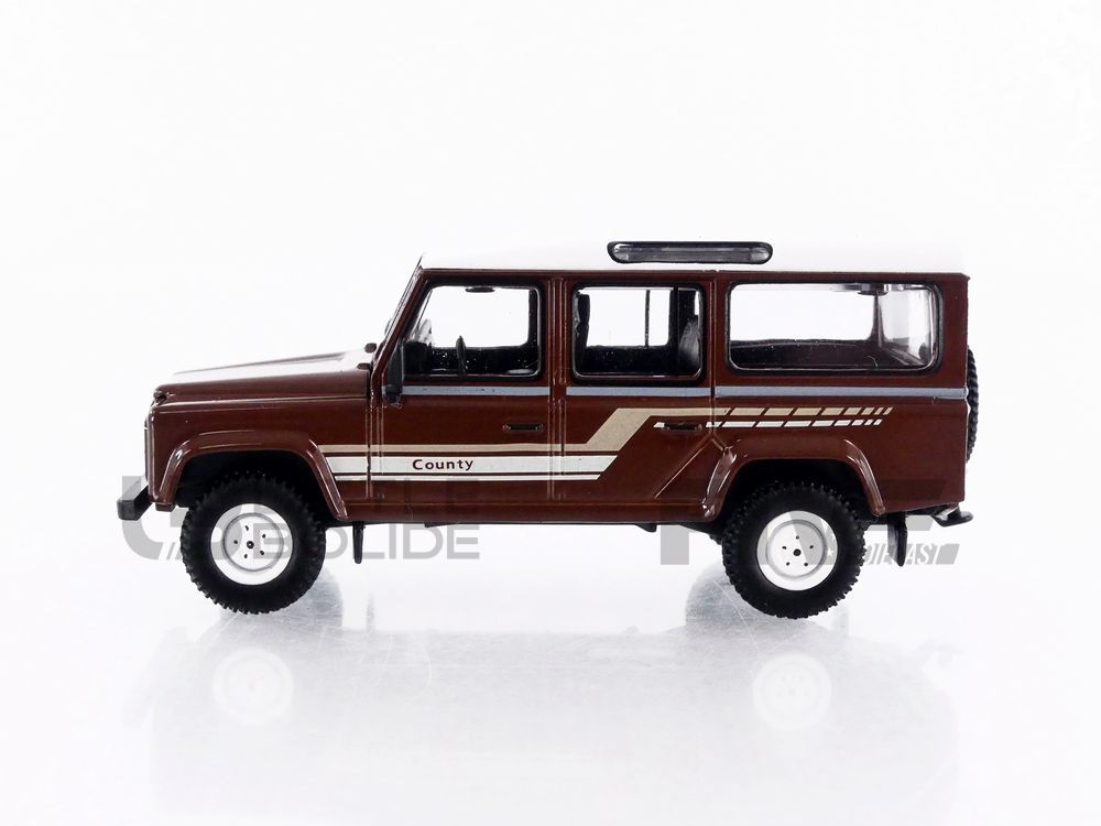 MGT00734-L – MINI GT 1/64 - LAND ROVER Defender 110 County Station
