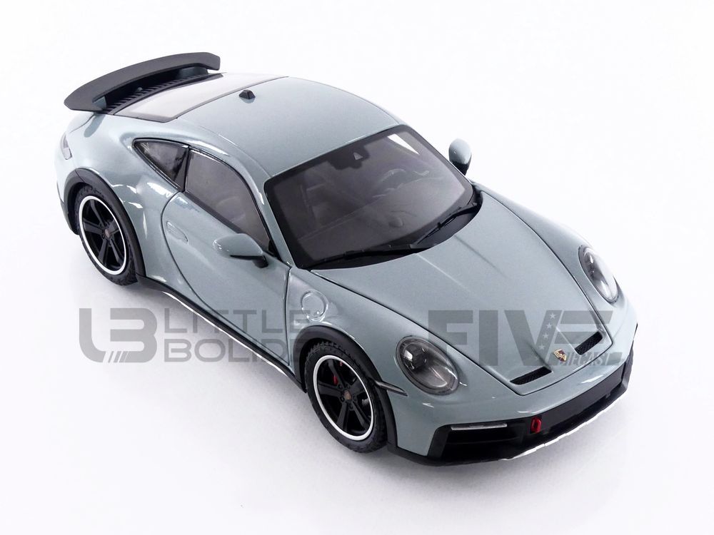 1:18 MINICHAMPS Porsche 911 Dakar White 2022 110062070
