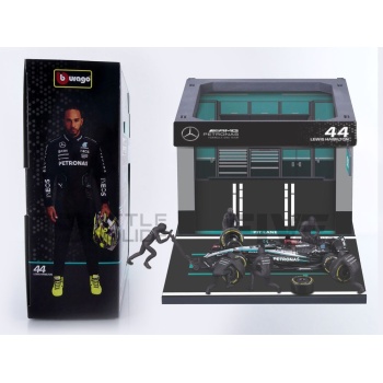 BBURAGO 1/43 - MERCEDES-AMG W15 Pit Pass Diorama Playset - 2023 (L. Hamilton)