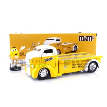 JADA TOYS 1/24 - FORD COE Flatbed Truck with M&M'S Yellow Figure - 1947